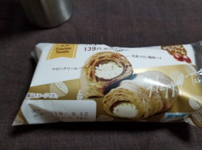 ファミマの冷やして食べるパイコロネ（マロンクリーム）はどうなの？